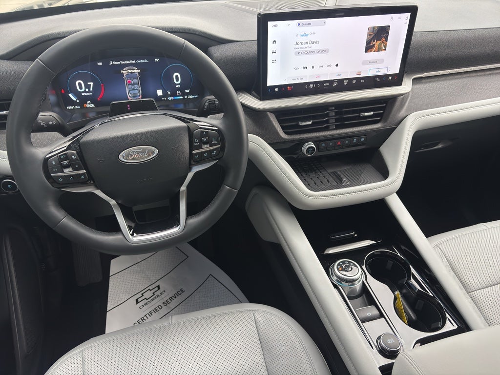 2025 Ford Explorer Platinum