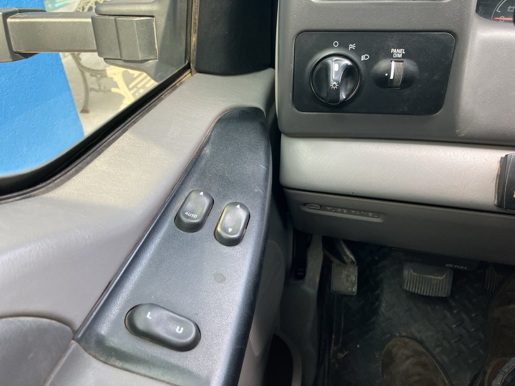 2000 Ford Super Duty F-350 SRW XL