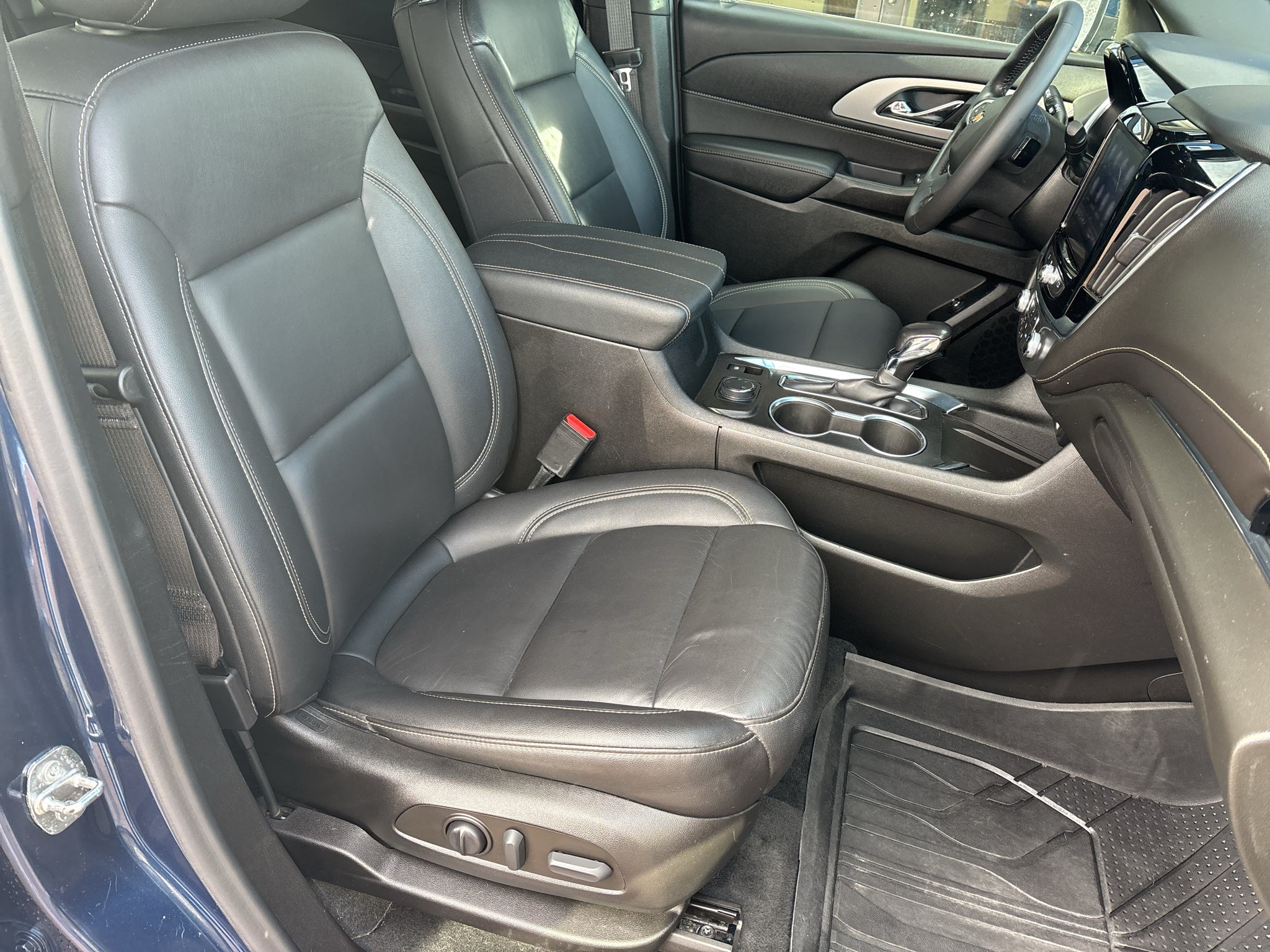 2022 Chevrolet Traverse LT Leather