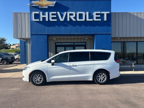 2022 Chrysler Voyager LX