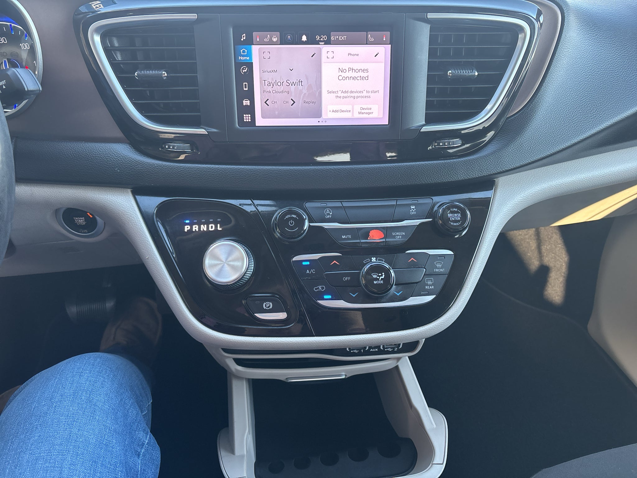 2022 Chrysler Voyager LX