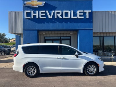 2022 Chrysler Voyager LX