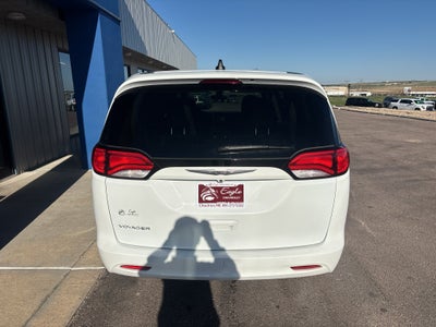 2022 Chrysler Voyager LX
