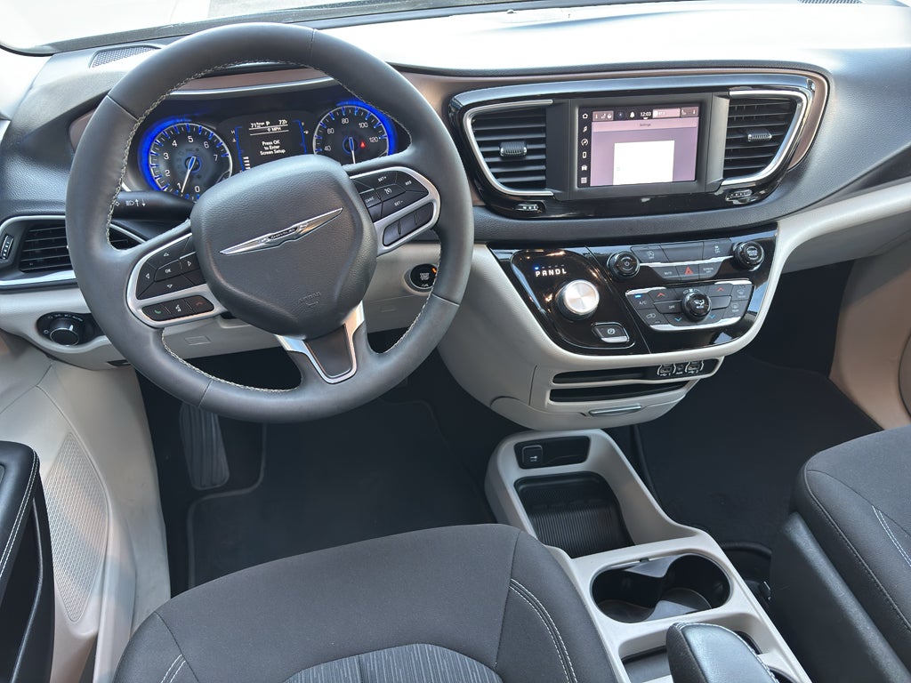2022 Chrysler Voyager LX