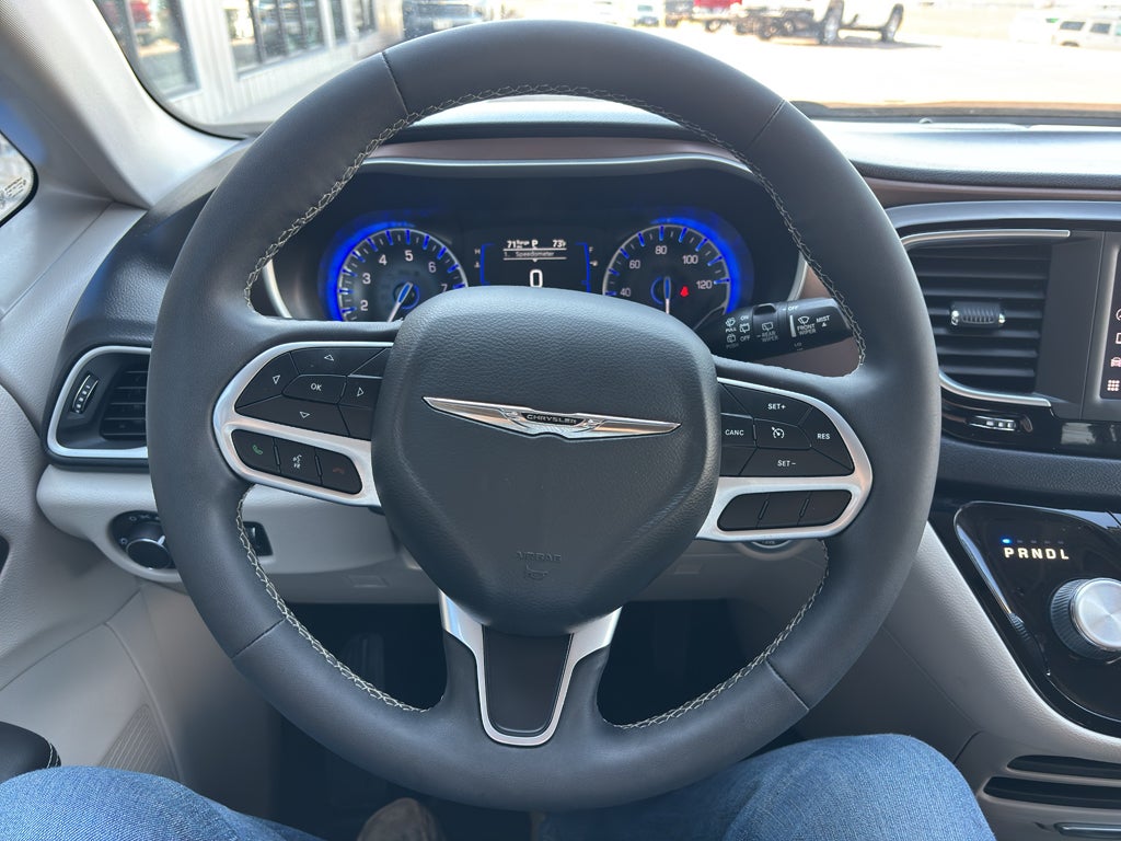 2022 Chrysler Voyager LX