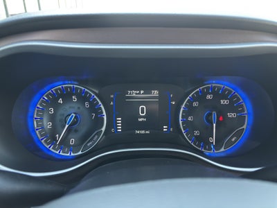 2022 Chrysler Voyager LX