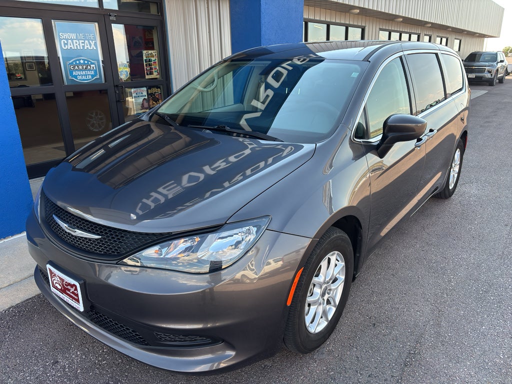 2022 Chrysler Voyager LX