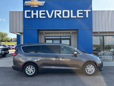 2022 Chrysler Voyager LX