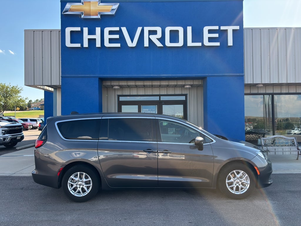 2022 Chrysler Voyager LX