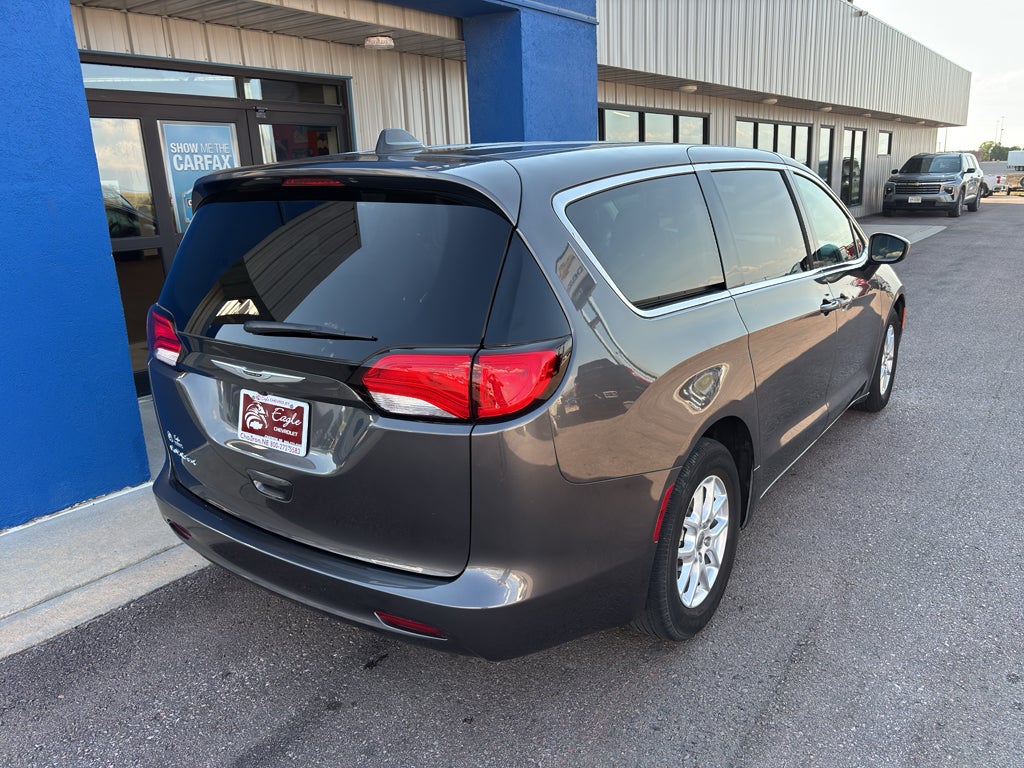 2022 Chrysler Voyager LX