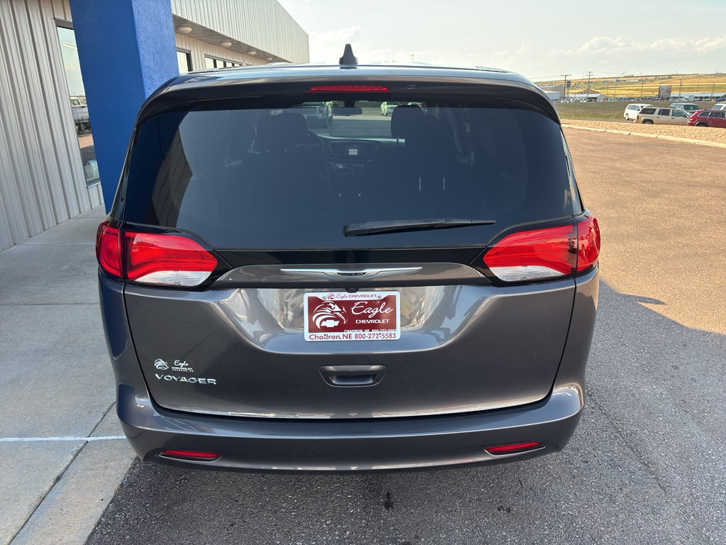 2022 Chrysler Voyager LX