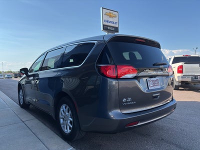 2022 Chrysler Voyager LX