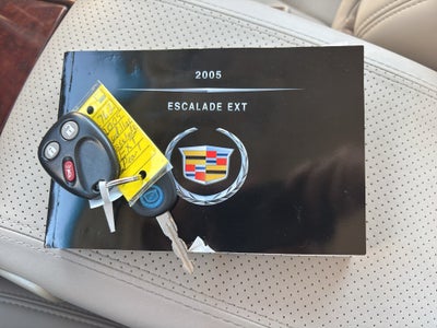 2005 Cadillac Escalade EXT Base
