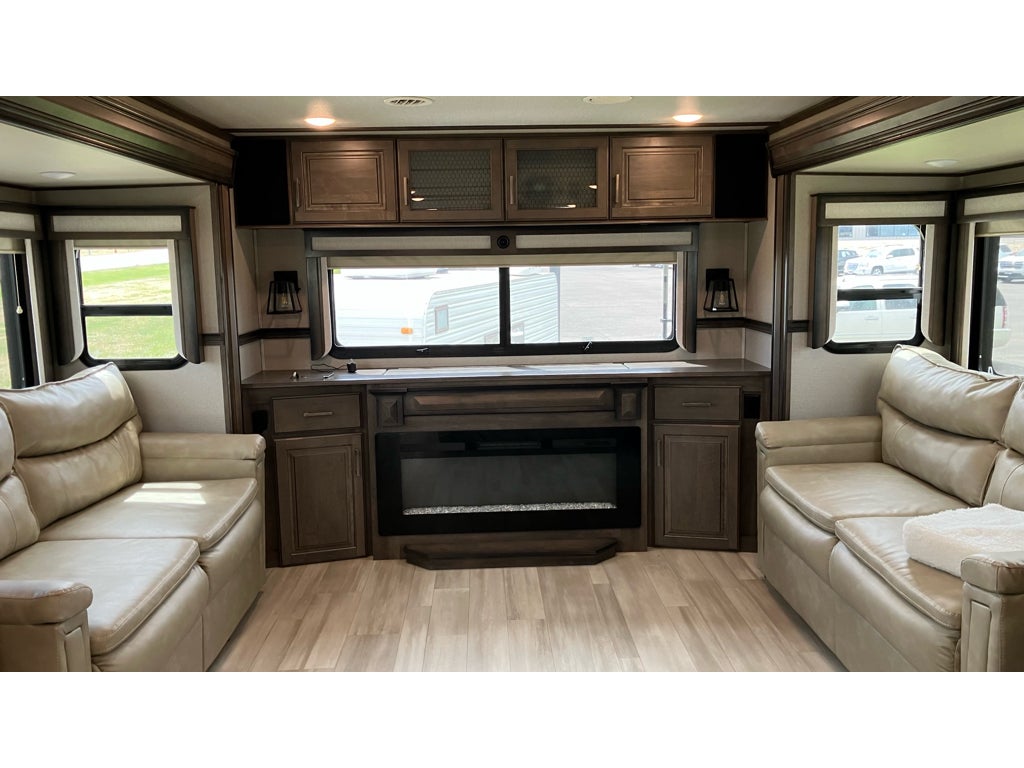 2021 GRAND DESI ST 375 RES SOLI