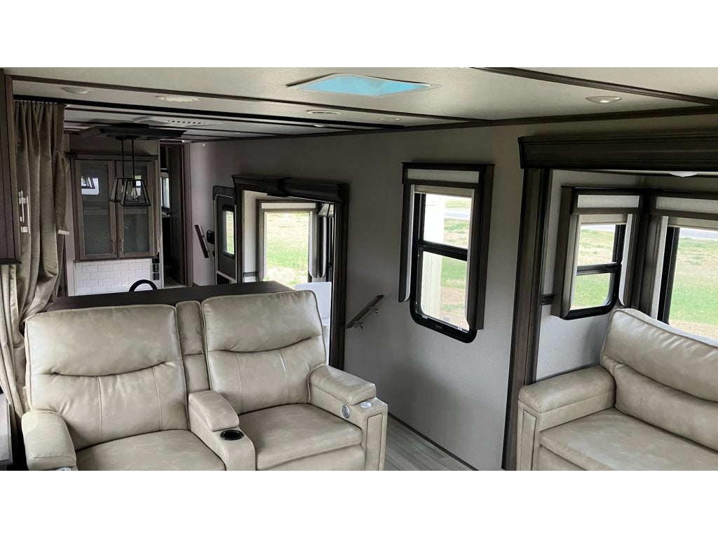 2021 GRAND DESI ST 375 RES SOLI