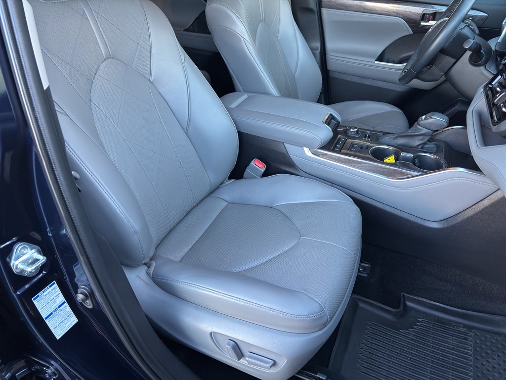 2022 Toyota Highlander Platinum