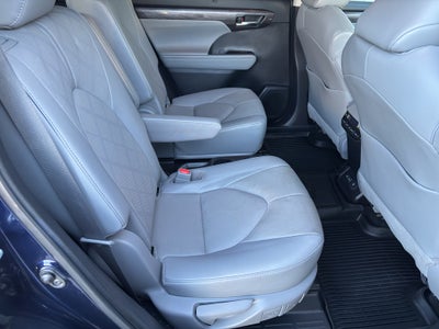 2022 Toyota Highlander Platinum