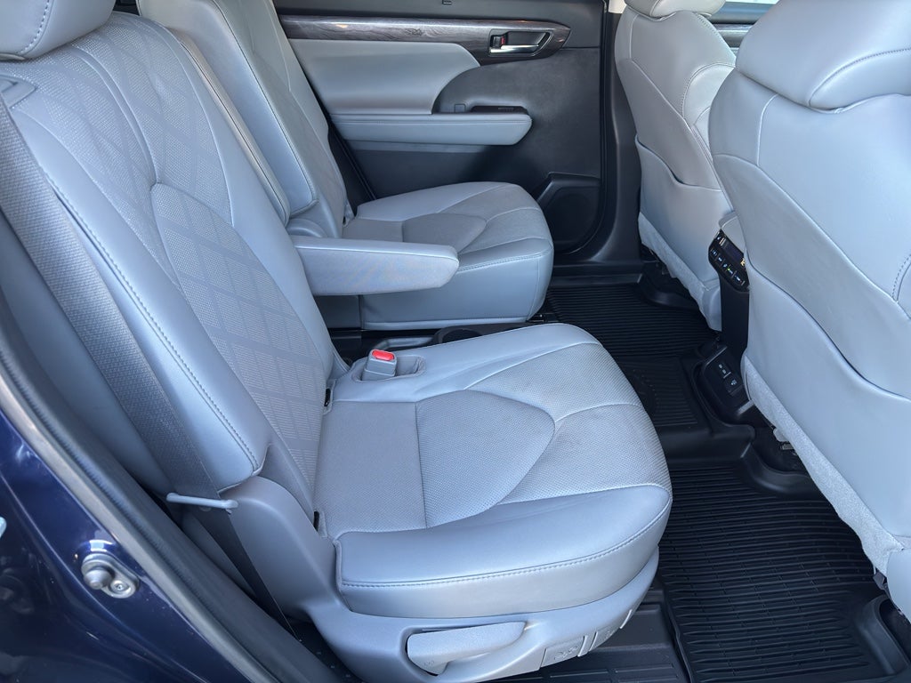 2022 Toyota Highlander Platinum