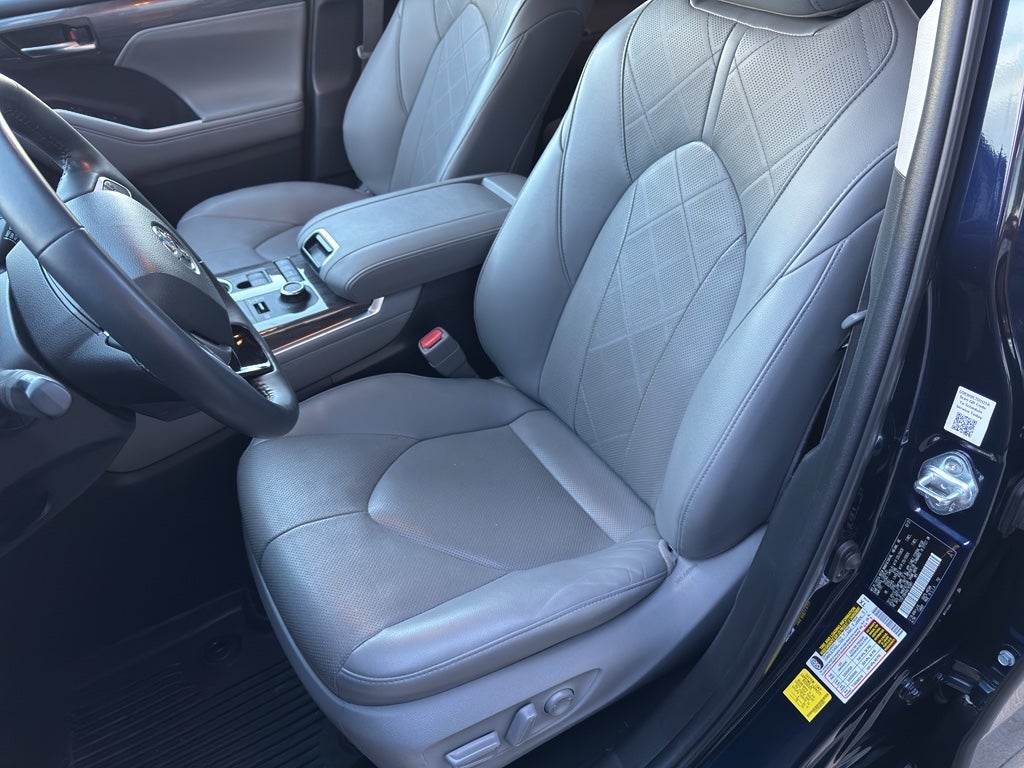 2022 Toyota Highlander Platinum