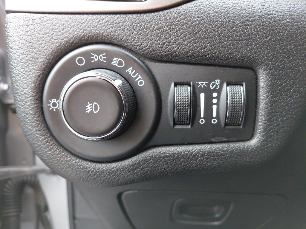 2021 Jeep Cherokee Latitude Lux (US) / Altitude (Can)