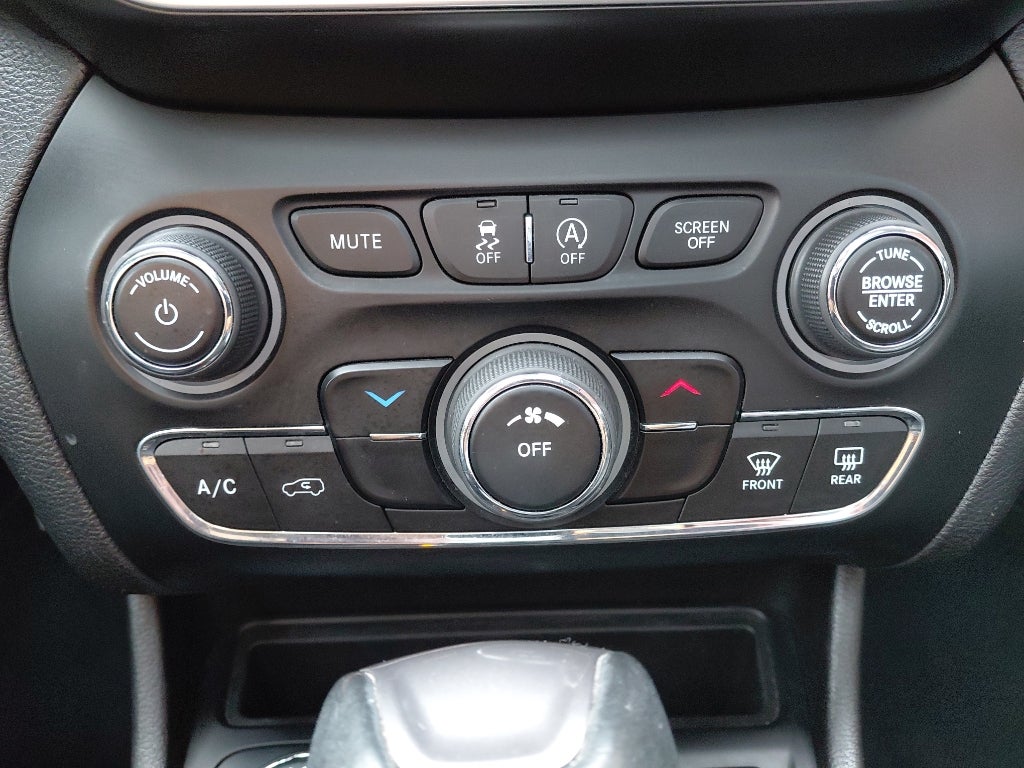 2021 Jeep Cherokee Latitude Lux (US) / Altitude (Can)