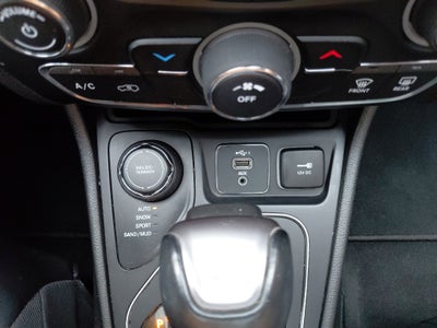 2021 Jeep Cherokee Latitude Lux (US) / Altitude (Can)