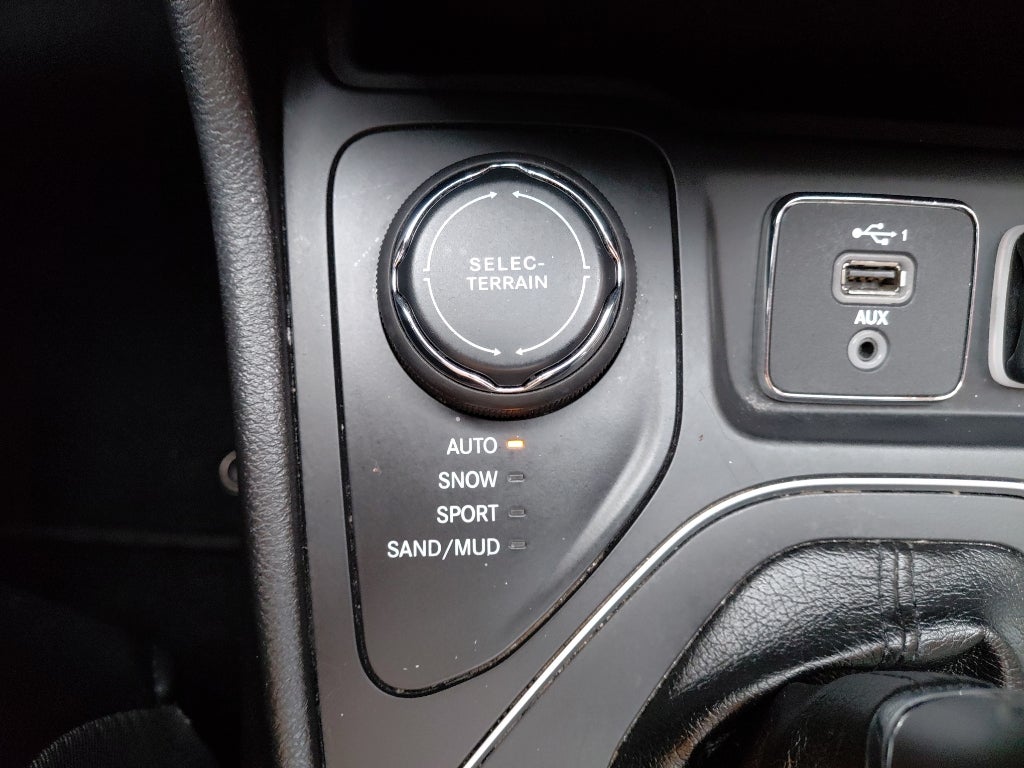 2021 Jeep Cherokee Latitude Lux (US) / Altitude (Can)