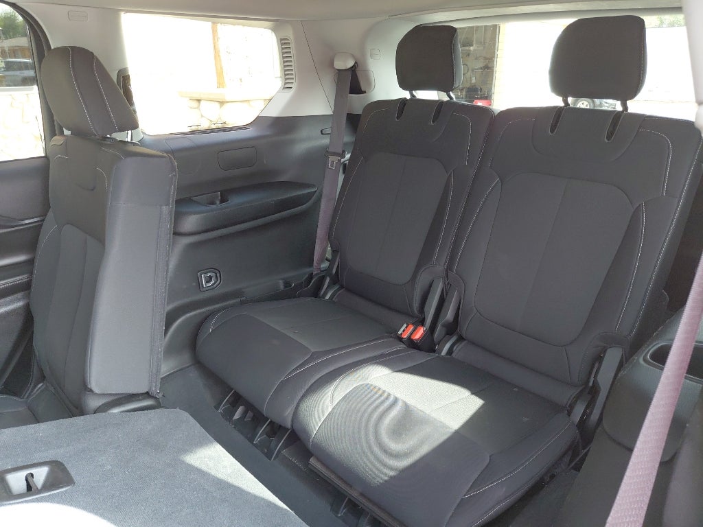 2023 Jeep Grand Cherokee L Laredo / Altitude