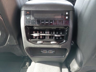 2023 Jeep Grand Cherokee L Laredo / Altitude