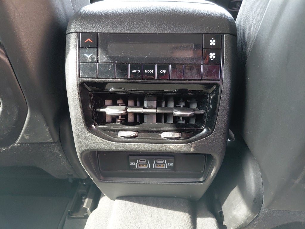 2023 Jeep Grand Cherokee L Laredo / Altitude