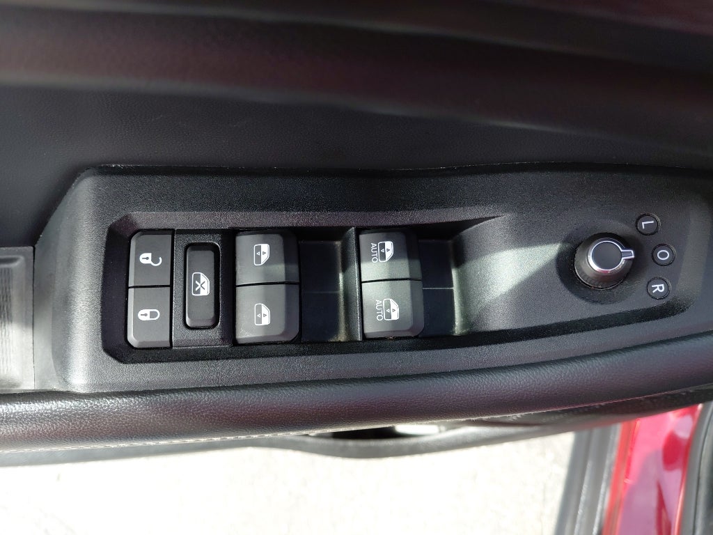 2023 Jeep Grand Cherokee L Laredo / Altitude