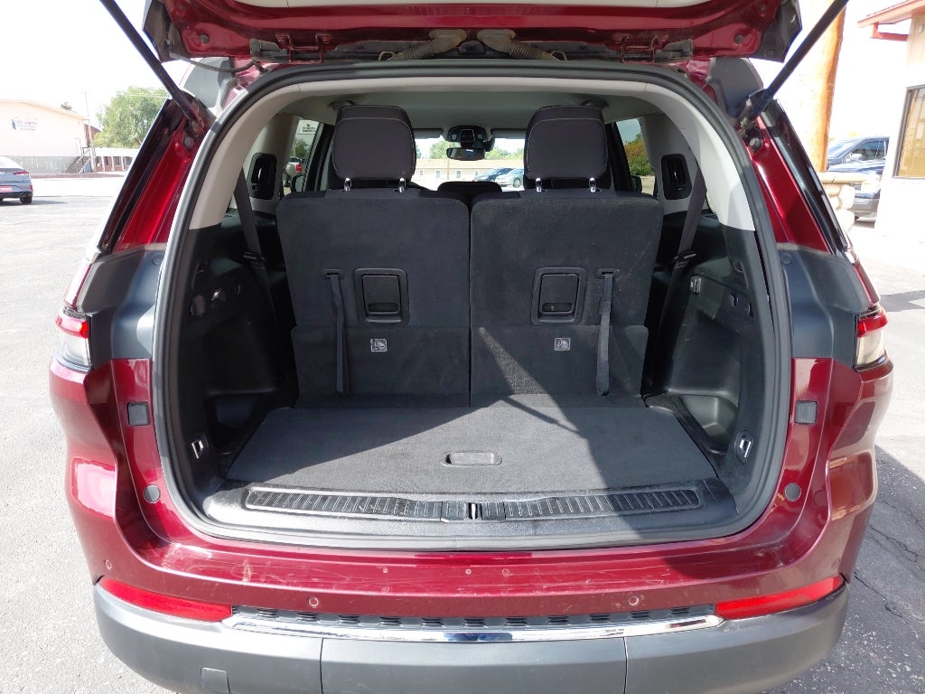 2023 Jeep Grand Cherokee L Laredo / Altitude