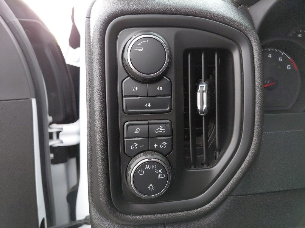 2024 Chevrolet Silverado Custom