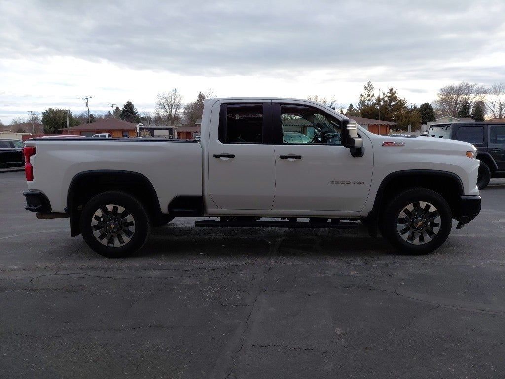 2024 Chevrolet Silverado Custom