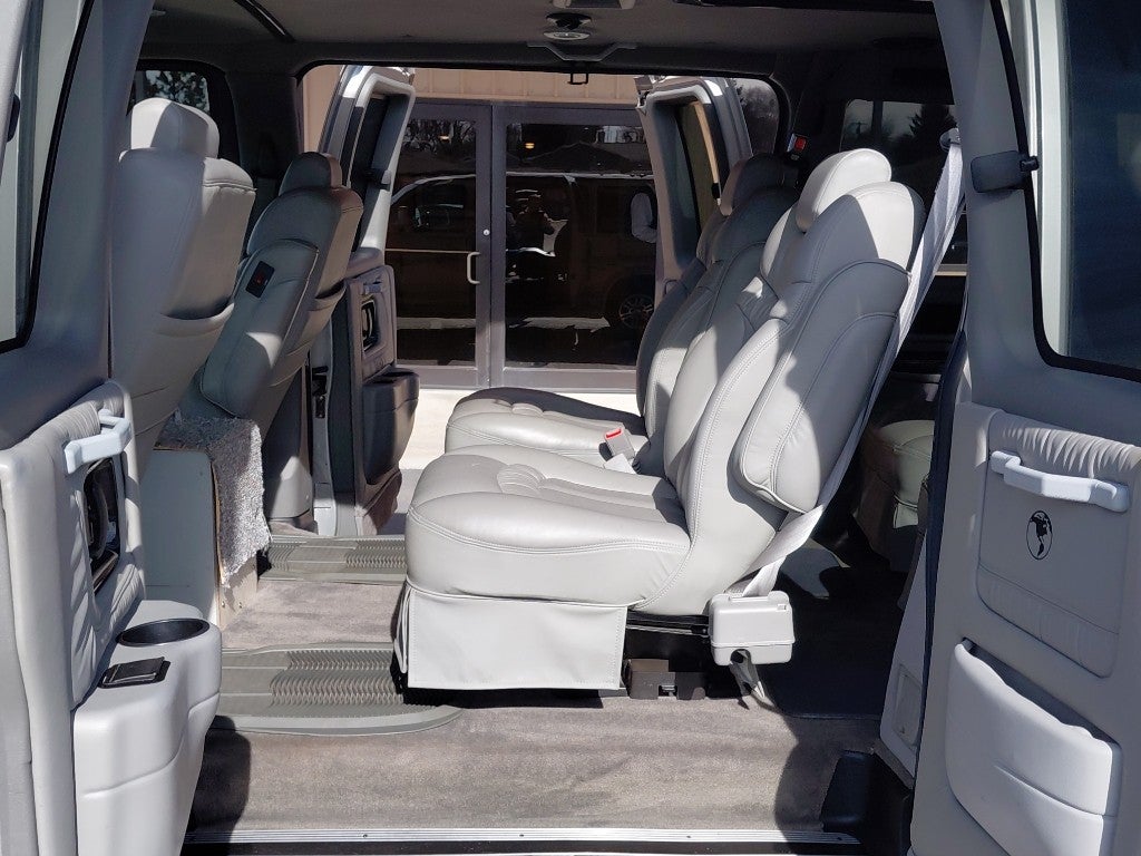 2005 GMC Savana Base