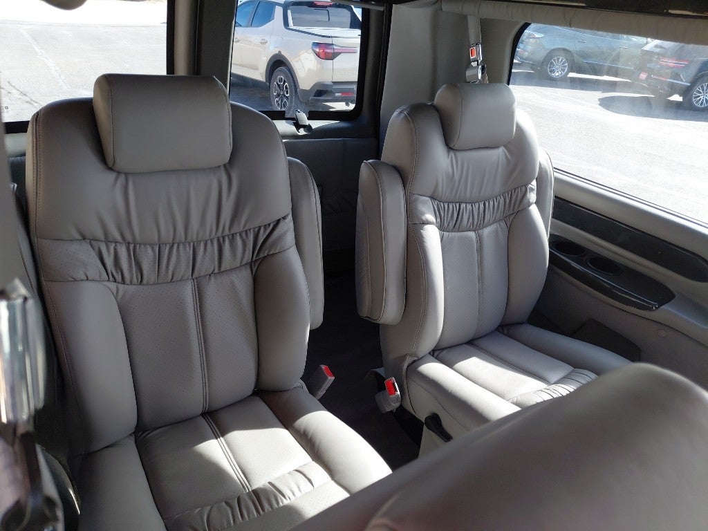 2005 GMC Savana Base