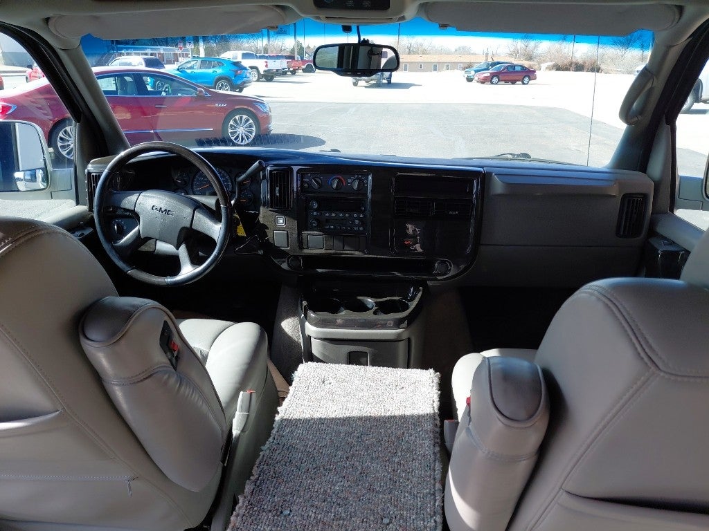 2005 GMC Savana Base