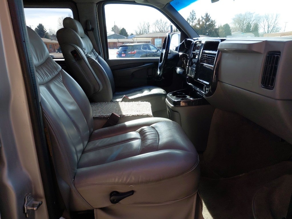 2005 GMC Savana Base