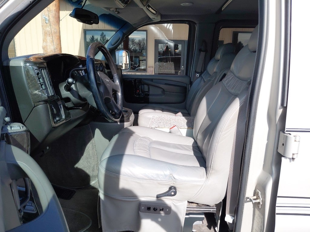 2005 GMC Savana Base