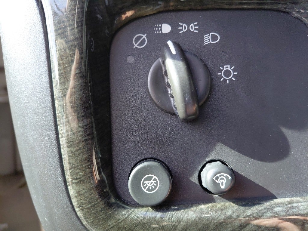 2005 GMC Savana Base