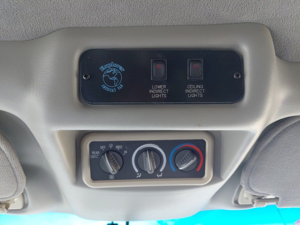 2005 GMC Savana Base