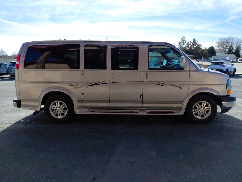 2005 GMC Savana Base