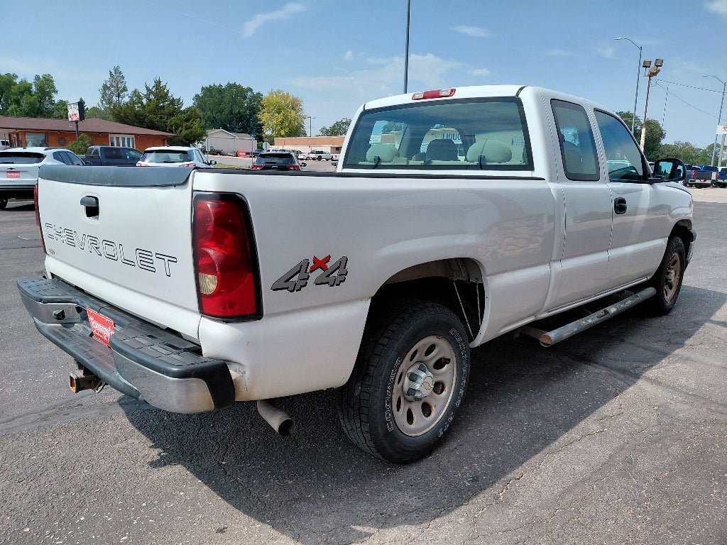 2006 Chevrolet Silverado Base
