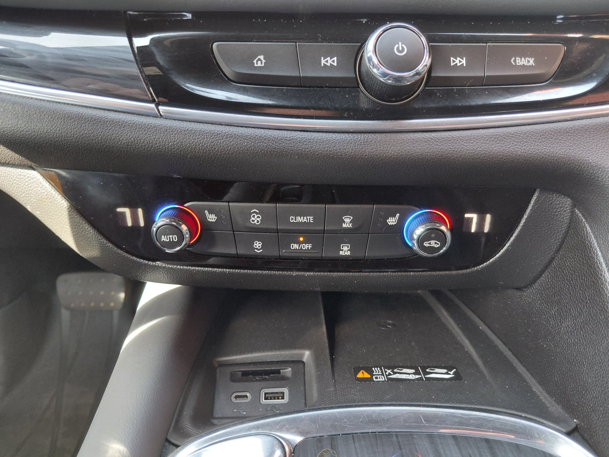 2023 Buick Enclave Essence